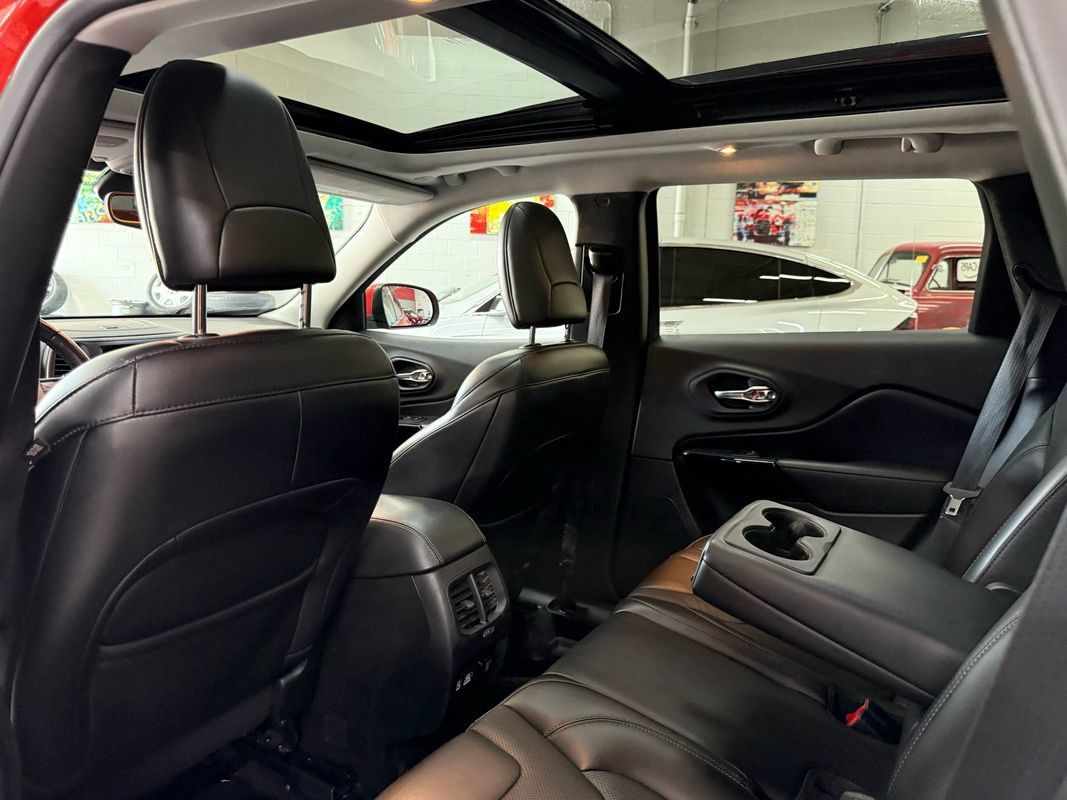 Used 2021 Jeep Cherokee Latitude Lux w/ Sun & Sound Group AWD/4WD image 13