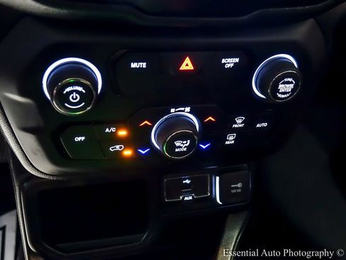 Used 2020 Jeep Renegade Altitude FWD image 20