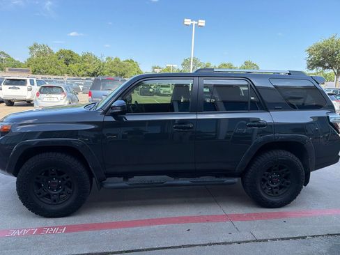 Used 2024 Toyota 4Runner SR5 AWD/4WD image 4