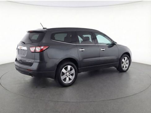 Used 2016 Chevrolet Traverse LT w/ Style and Technology Package image 4