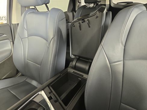 Certified 2020 Buick Enclave Essence image 30