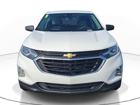 Used 2021 Chevrolet Equinox LS w/ LS Convenience Package FWD image 2