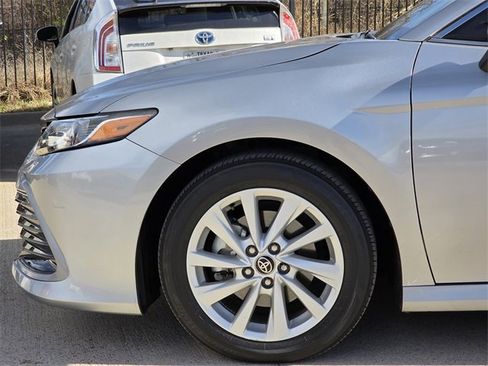 Used 2023 Toyota Camry LE image 5