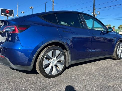 Used 2021 Tesla Model Y Long Range image 5