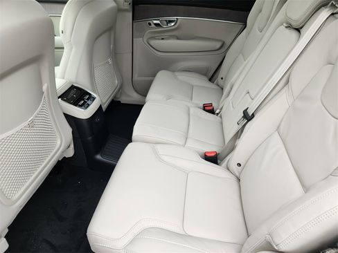 New 2026 Volvo XC90 T8 Ultra w/ Protection Package image 18