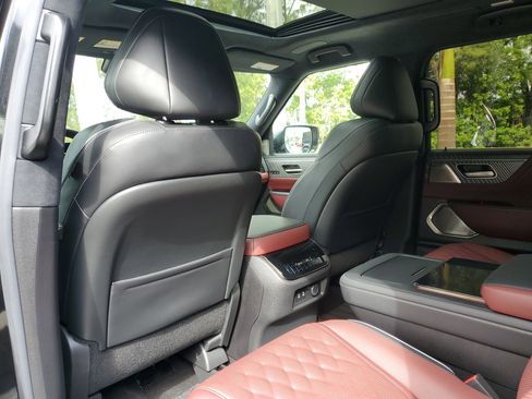 Used 2025 INFINITI QX80 Autograph w/ Premium Cargo Package image 13