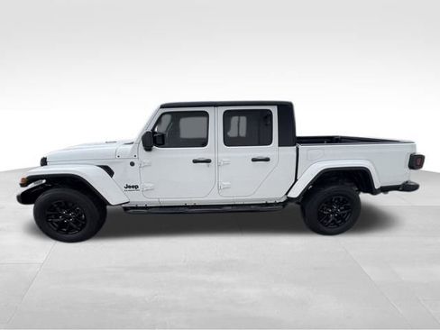 Used 2022 Jeep Gladiator Sport image 8
