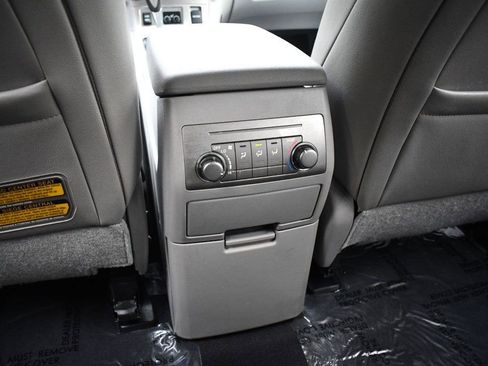 Used 2013 Toyota Highlander SE image 30