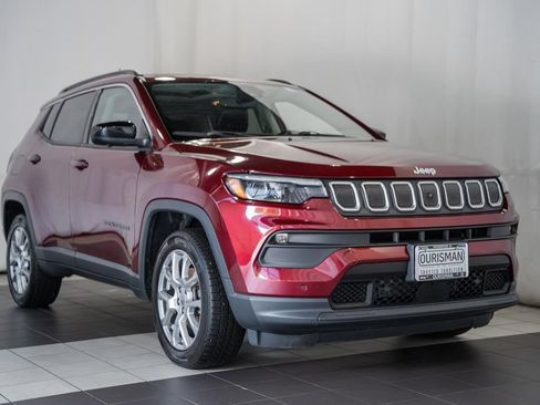 Certified 2022 Jeep Compass Latitude w/ Sun and Sound Group AWD/4WD image 1