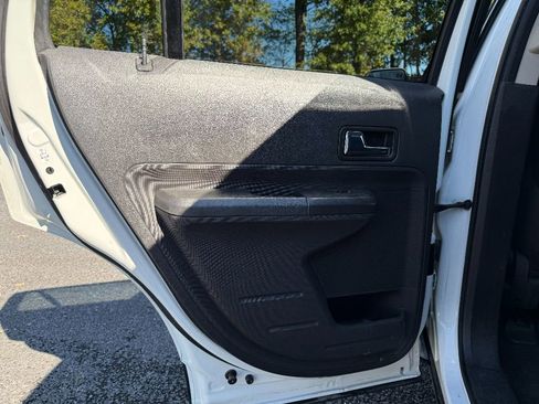 Used 2010 Ford Edge SE image 23