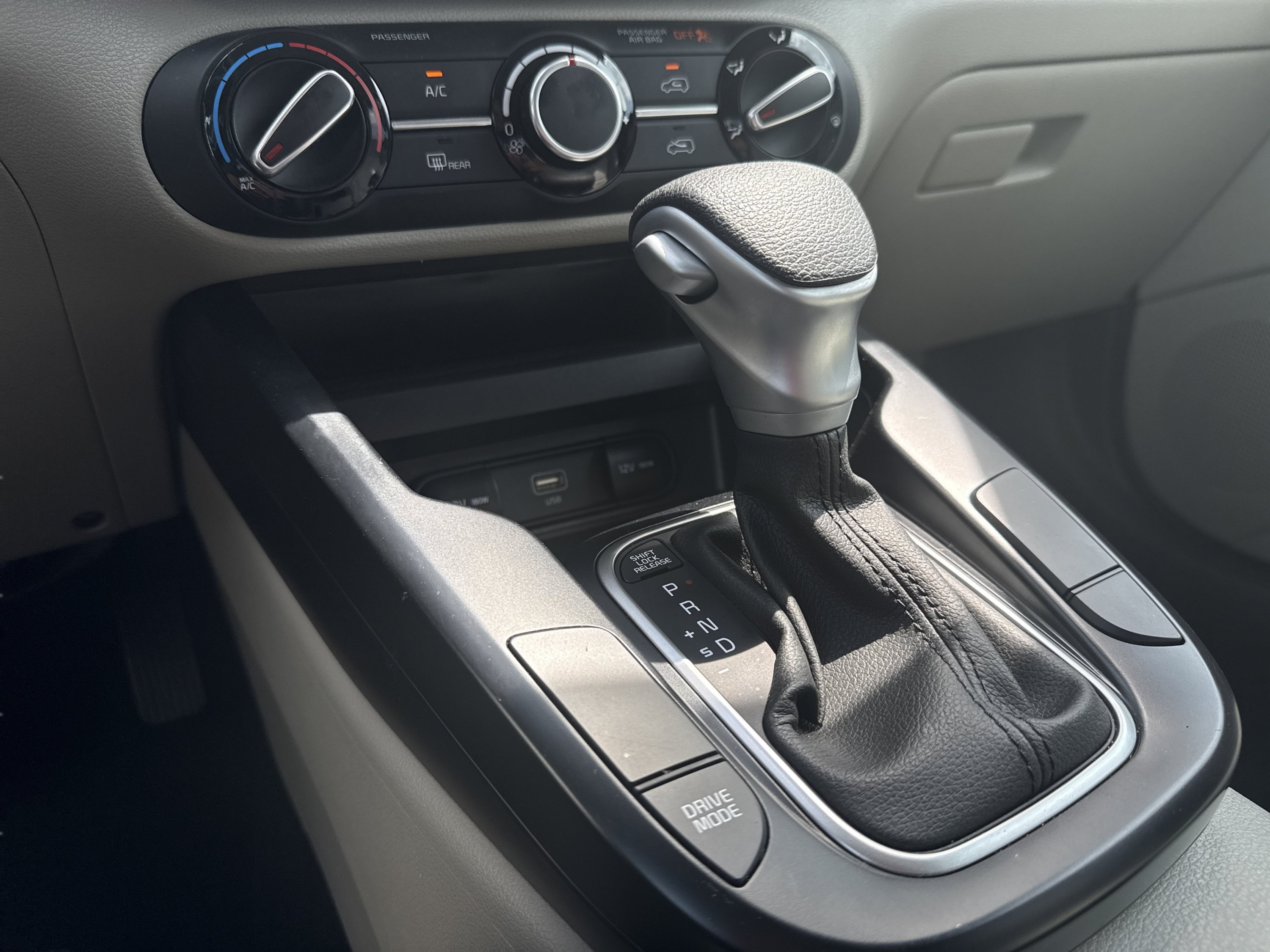 Used 2025 Kia Soul LX w/ LX Technology Package FWD image 18