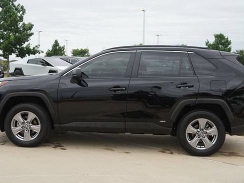 Used 2025 Toyota RAV4 LE AWD/4WD image 6