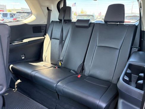 Used 2025 Toyota Grand Highlander AWD image 11