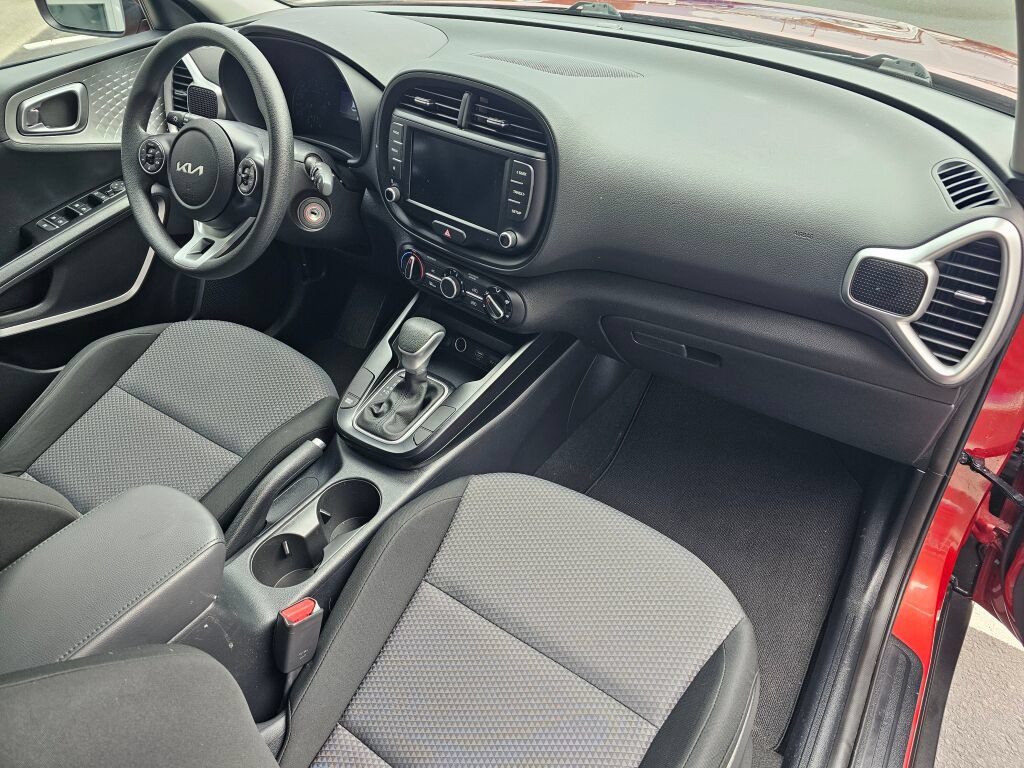 Used 2022 Kia Soul LX w/ Technology Package FWD image 12