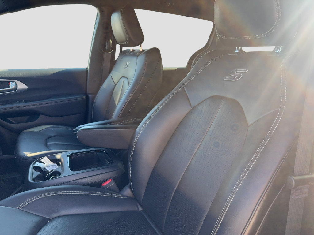 Used 2024 Chrysler Pacifica Limited FWD image 8