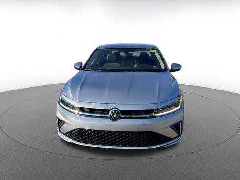 Used 2025 Volkswagen Jetta SE image 4