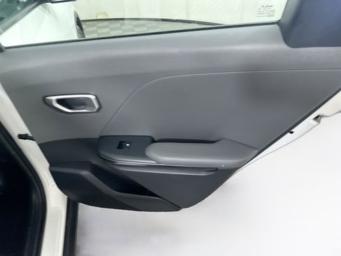 Used 2025 Kia K4 LXS image 28