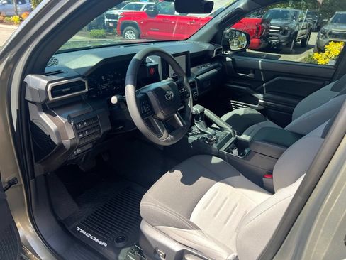 Certified 2025 Toyota Tacoma TRD Off-Road AWD/4WD image 12