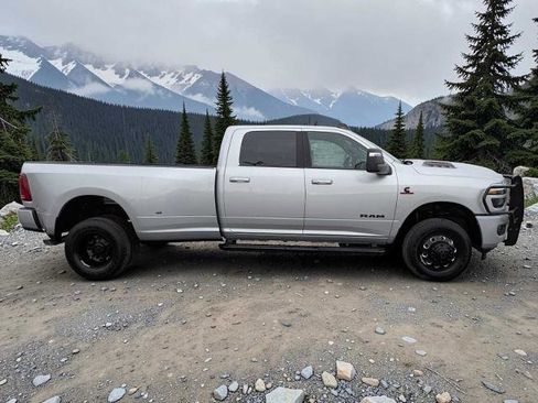 Used 2026 RAM 3500 Laramie AWD/4WD image 7