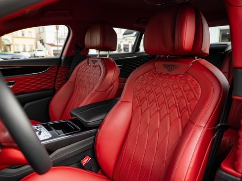 Used 2022 Bentley Flying Spur V8 image 28