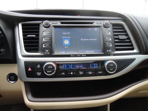 Used 2016 Toyota Highlander Limited FWD image 18