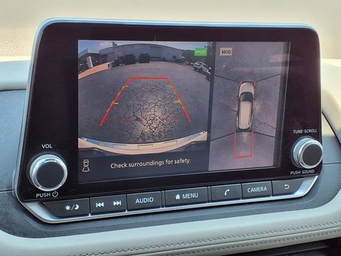 Used 2021 Nissan Rogue SV image 3