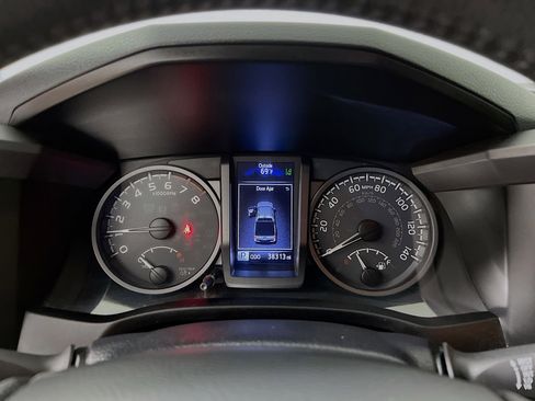 Used 2019 Toyota Tacoma TRD Sport image 22