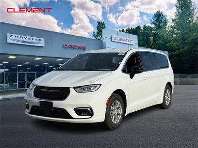 New 2026 Chrysler Pacifica Select