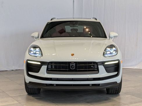 Used 2025 Porsche Macan image 6