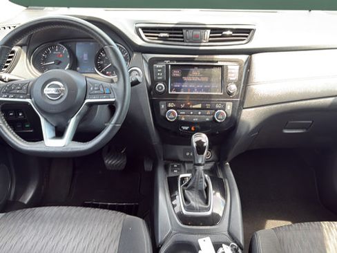 Used 2020 Nissan Rogue SV w/ Premium Package AWD/4WD image 19