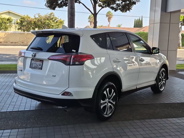 Used 2018 Toyota RAV4 LE w/ Carpet Mat Package FWD image 8