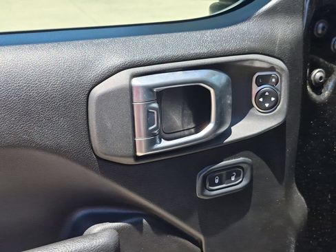 Used 2024 Jeep Wrangler Unlimited Sport AWD/4WD image 8