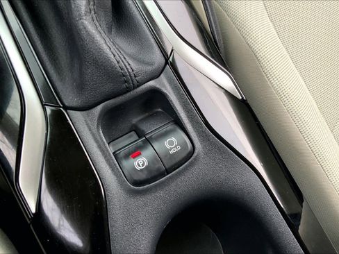 Used 2020 Toyota Corolla LE image 32