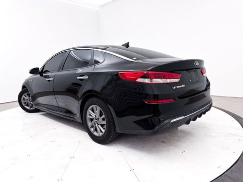 Used 2020 Kia Optima LX image 2