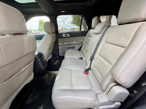 Used 2014 Ford Explorer XLT w/ Equipment Group 202A AWD/4WD image 31
