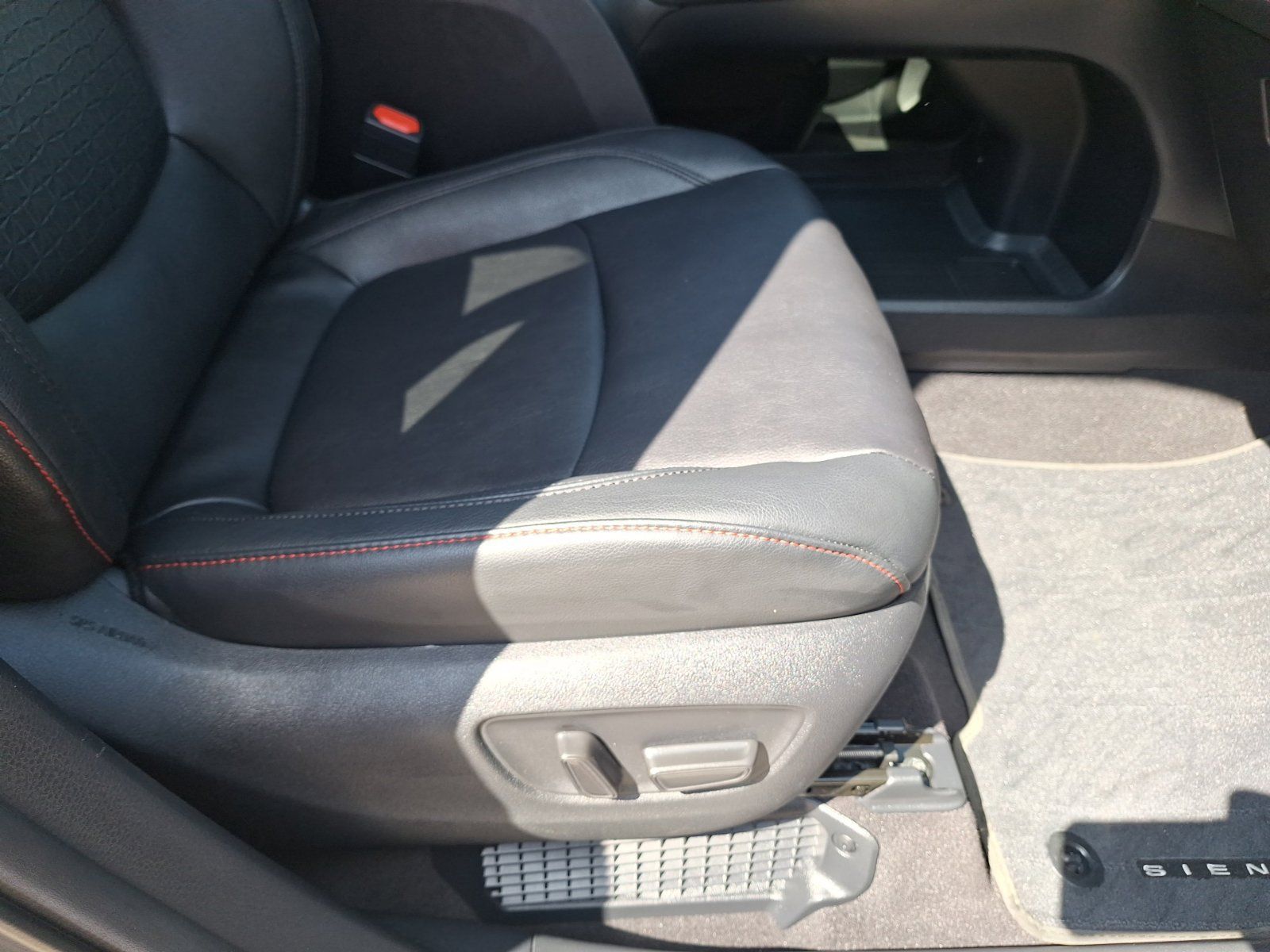 Used 2026 Toyota Sienna XSE AWD/4WD image 34