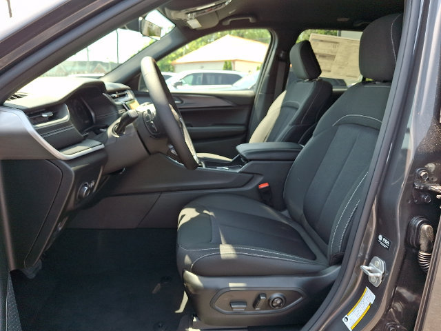 New 2026 Jeep Grand Cherokee Laredo w/ MOPAR Finishing Package RWD image 10
