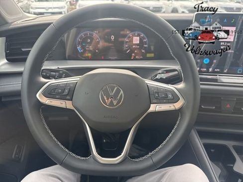 New 2025 Volkswagen Tiguan SE image 10