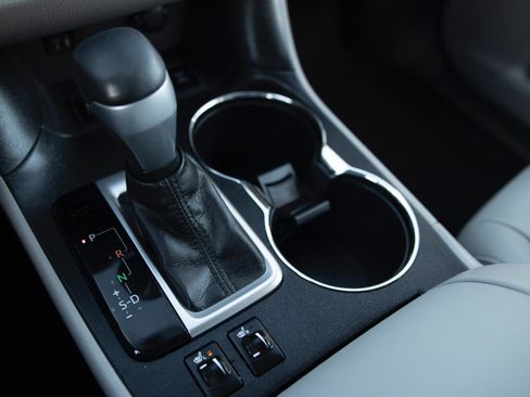 Used 2015 Toyota Highlander XLE image 11