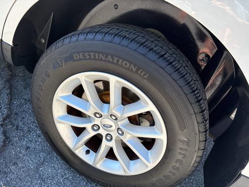 Used 2013 Ford Edge SE image 14