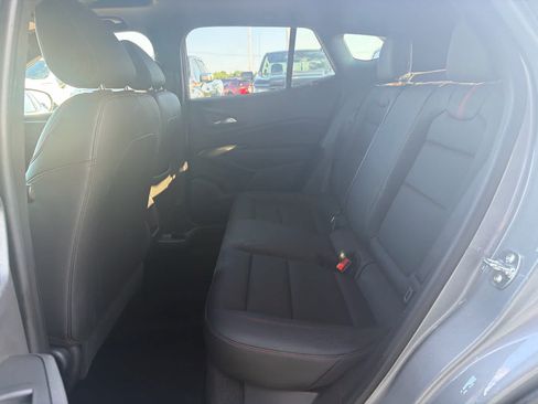 Used 2025 Chevrolet Trax RS w/ Sunroof Package FWD image 24