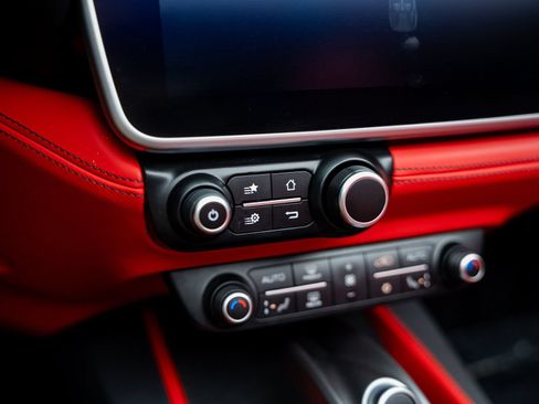 Used 2019 Ferrari Portofino RWD image 50