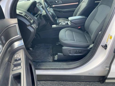 Used 2019 Ford Explorer XLT AWD/4WD image 10
