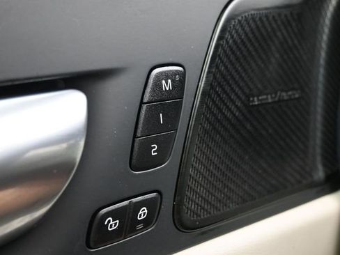 Used 2023 Volvo XC60 B6 Ultimate w/ Protection Package Premier image 30