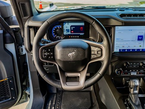 Used 2024 Ford Bronco Badlands image 18