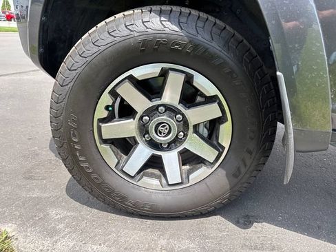 Used 2022 Toyota 4Runner TRD Off-Road AWD/4WD image 26