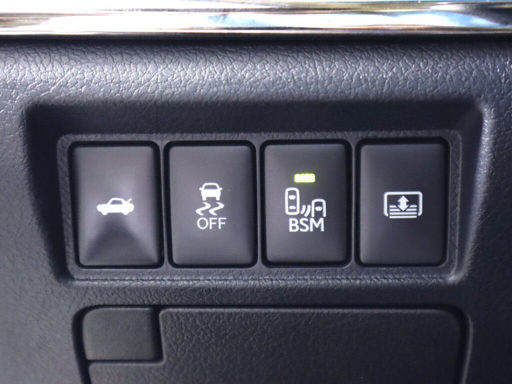 Used 2015 Toyota Avalon Limited FWD image 10