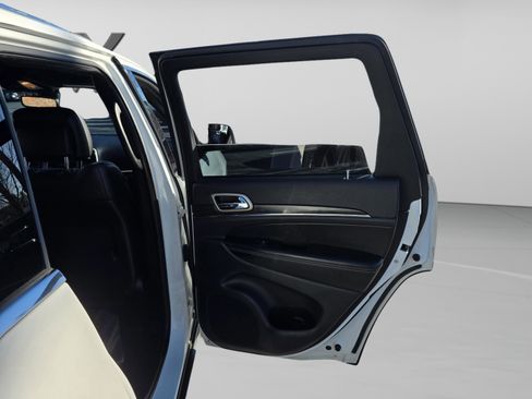 Used 2017 Jeep Grand Cherokee Limited image 27