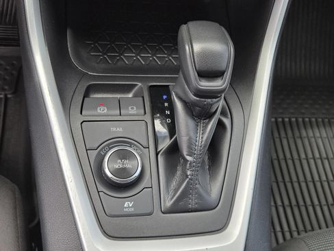 Used 2024 Toyota RAV4 LE AWD/4WD image 14