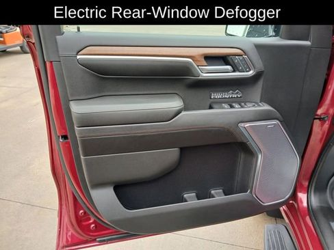 Certified 2022 Chevrolet Silverado 1500 High Country w/ Technology Package image 12